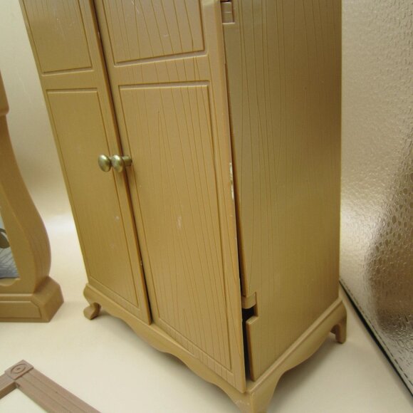 Madeline Old House In Paris Doll Furniture 11pcs. - Picture 14 of 16